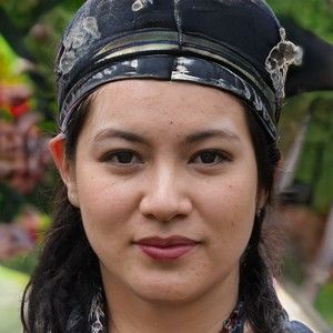 Meet your Posher, Hilda